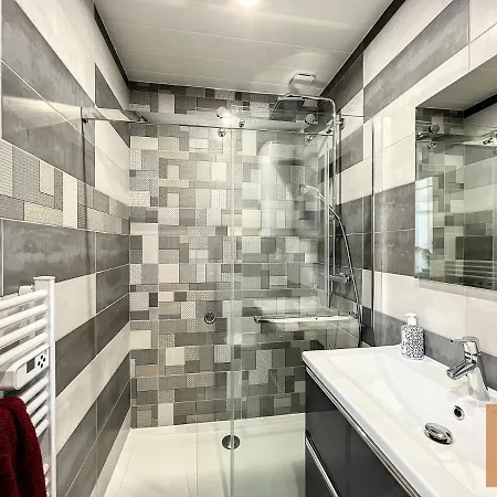 Apartment Le Loft Climatise - 6 Personnes - Entree Autonome